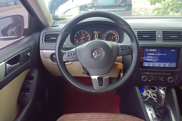 Used Volkswagen Sagitar 2014 1.4TSI Automatic Luxury Model Steering Wheel
