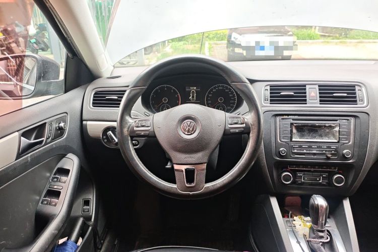 Used Volkswagen Sagitar 2014 Revised Version 1.4TSI Automatic Luxury Edition Steering Wheel