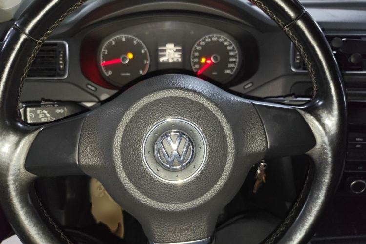 Used Volkswagen Sagitar 2014 1.6L Manual Comfort Model Steering Wheel