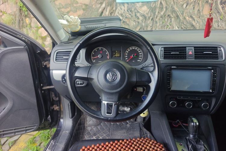 Used Volkswagen Sagitar 2014 Revised Version 1.6L Automatic Comfort Edition Steering Wheel