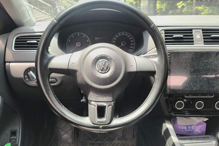 Used Volkswagen Sagitar 2014 1.6L Manual Comfort Model Steering Wheel