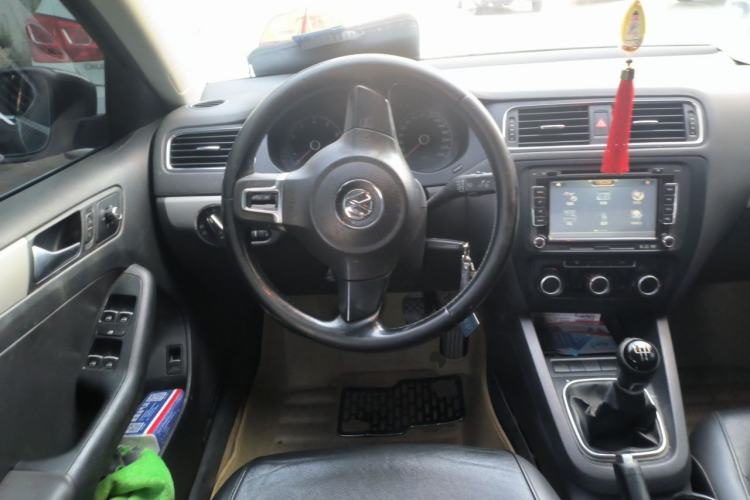 Used Volkswagen Sagitar 2014 1.6L Manual Comfort Model Steering Wheel