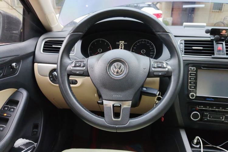 Used Volkswagen Sagitar 2014 Revised Version 1.4TSI Manual Luxury Edition Steering Wheel