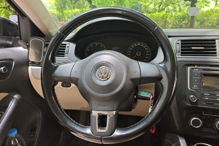 Used Volkswagen Sagitar 2014 Revised Version 1.6L Manual Comfort Edition Steering Wheel
