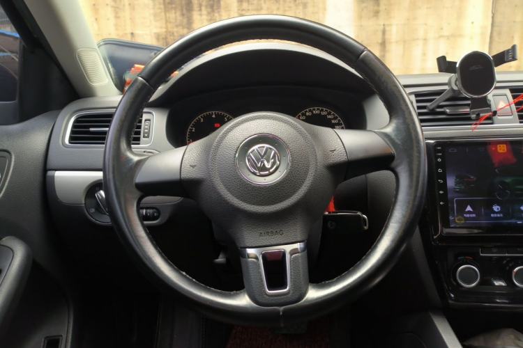 Used Volkswagen Sagitar 2014 1.6L Automatic Comfort Model Steering Wheel