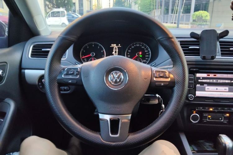 Used Volkswagen Sagitar 2014 1.4TSI Automatic Luxury Model Steering Wheel