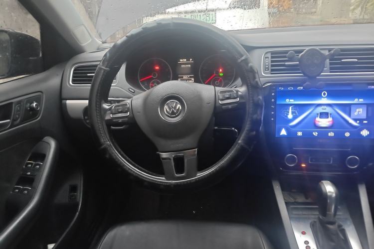 Used Volkswagen Sagitar 2014 Revised Version 1.4TSI Automatic Luxury Edition Steering Wheel