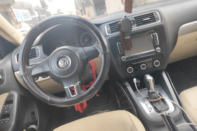 Used Volkswagen Sagitar 2014 1.6L Automatic Comfort Model Steering Wheel