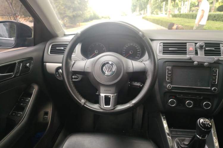 Used Volkswagen Sagitar 2014 Revised Version 1.6L Manual Comfort Edition Steering Wheel