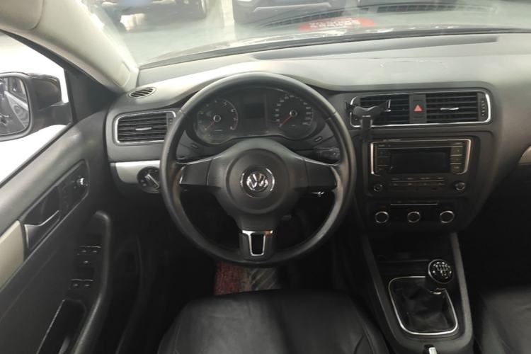 Used Volkswagen Sagitar 2014 1.6L Manual Comfort Model Steering Wheel