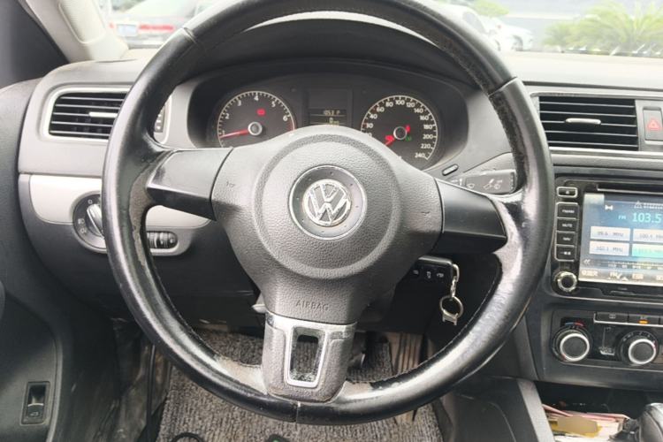 Used Volkswagen Sagitar 2014 Revised Version 1.6L Automatic Comfort Edition Steering Wheel