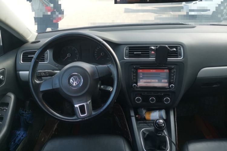 Used Volkswagen Sagitar 2014 1.6L Manual Comfort Model Steering Wheel