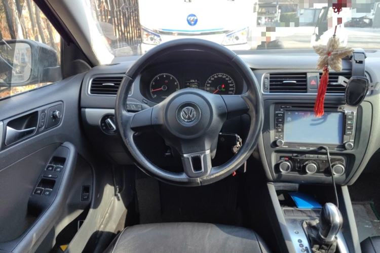 Used Volkswagen Sagitar 2014 Revised Version 1.6L Automatic Comfort Edition Steering Wheel