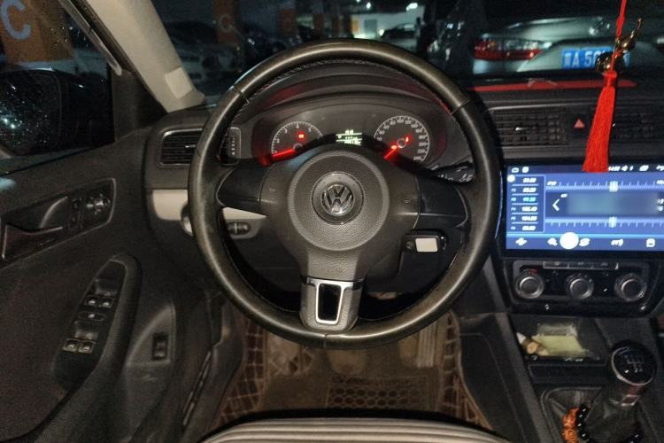 Used Volkswagen Sagitar 2014 1.6L Manual Comfort Model Steering Wheel