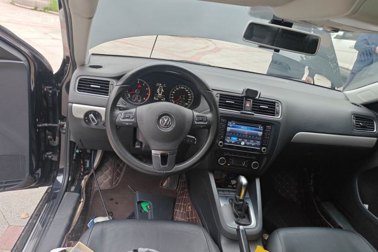 Used Volkswagen Sagitar 2014 1.4TSI Automatic Luxury Model Steering Wheel