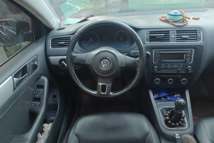 Used Volkswagen Sagitar 2014 1.6L Manual Comfort Model Steering Wheel