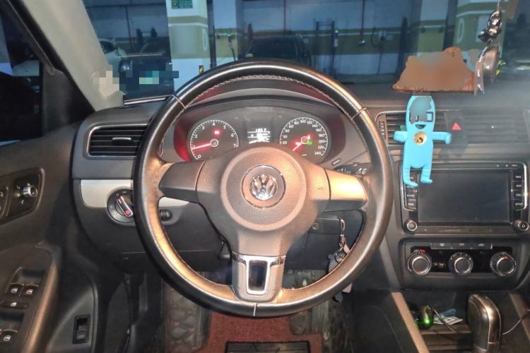 Used Volkswagen Sagitar 2014 Revised Version 1.6L Automatic Comfort Edition Steering Wheel