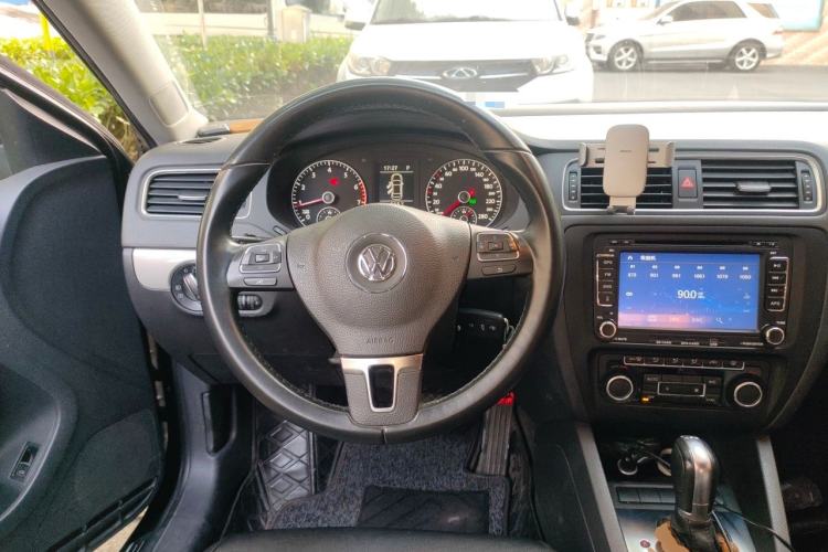 Used Volkswagen Sagitar 2014 Revised Version 1.4TSI Automatic Luxury Edition Steering Wheel