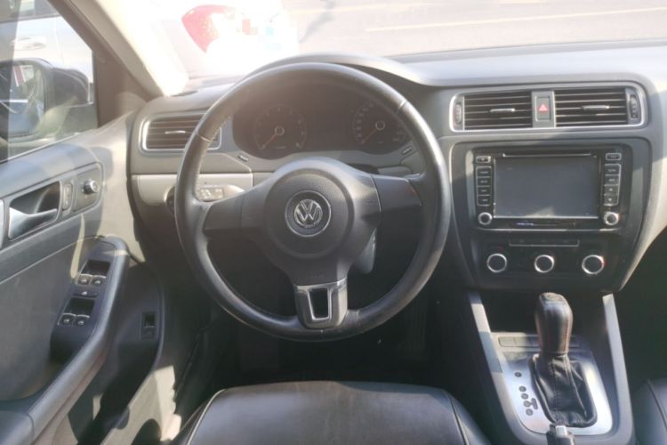 Used Volkswagen Sagitar 2014 Revised Version 1.6L Automatic Comfort Edition Steering Wheel