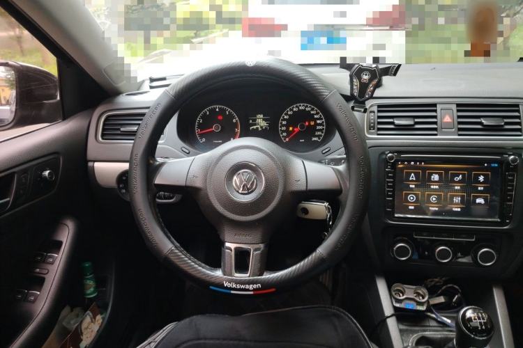 Used Volkswagen Sagitar 2014 1.6L Manual Comfort Model Steering Wheel