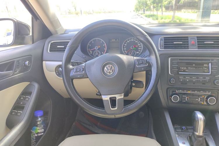 Used Volkswagen Sagitar 2014 1.4TSI Automatic Luxury Model Steering Wheel