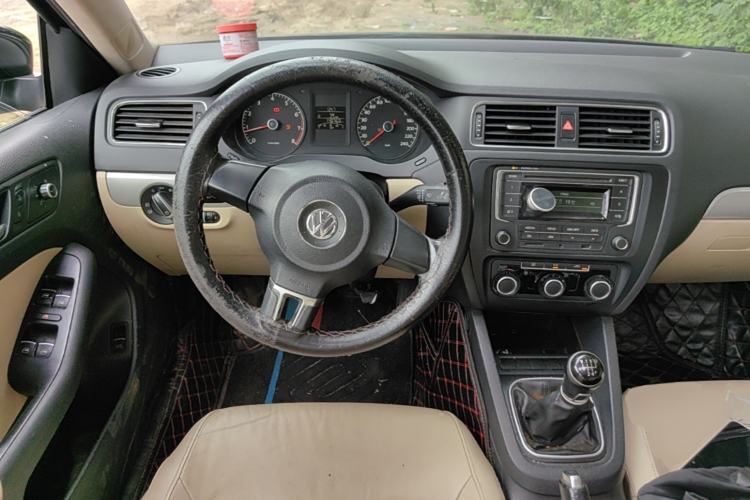 Used Volkswagen Sagitar 2014 1.6L Manual Comfort Model Steering Wheel