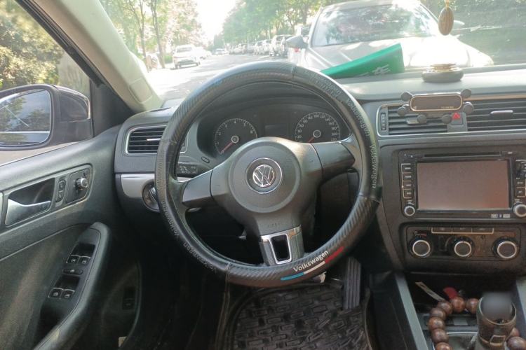 Used Volkswagen Sagitar 2014 1.6L Manual Comfort Model Steering Wheel