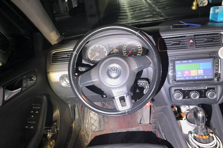 Used Volkswagen Sagitar 2014 Revised Version 1.6L Automatic Comfort Edition Steering Wheel