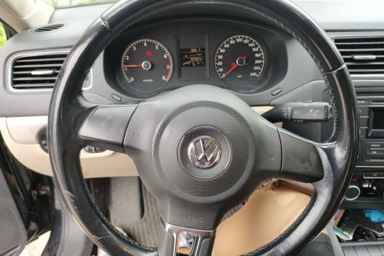Used Volkswagen Sagitar 2014 1.6L Automatic Comfort Model Steering Wheel