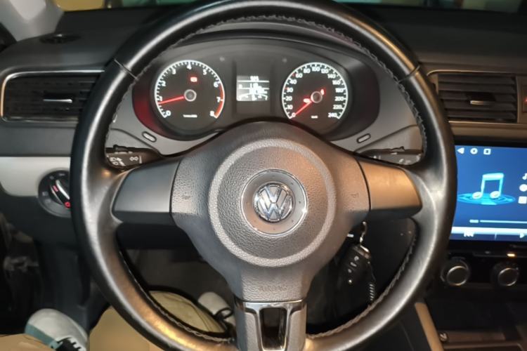 Used Volkswagen Sagitar 2014 Revised Version 1.6L Manual Comfort Edition Steering Wheel