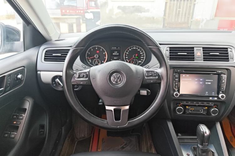 Used Volkswagen Sagitar 2014 Revised Version 1.4TSI Automatic Luxury Edition Steering Wheel