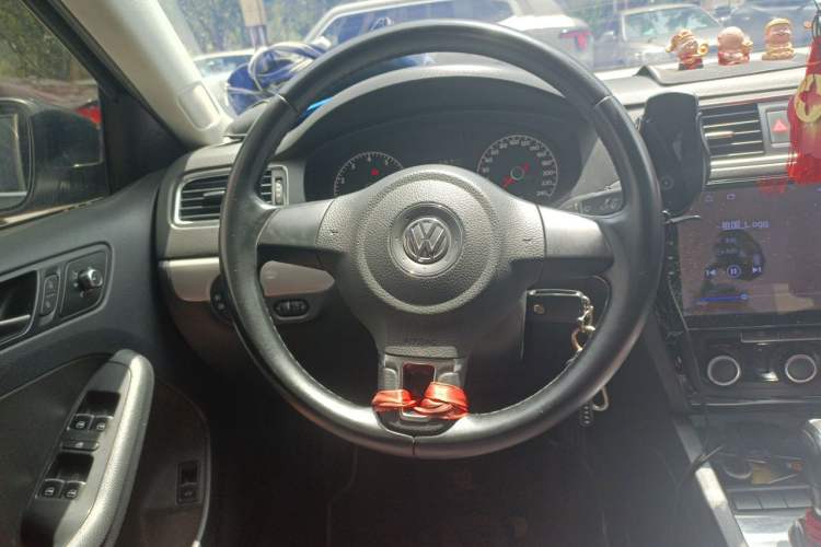 Used Volkswagen Sagitar 2014 1.6L Automatic Comfort Model Steering Wheel