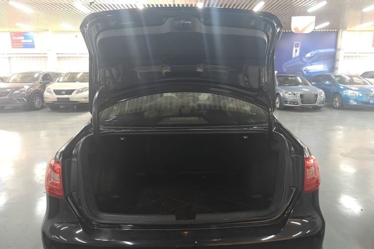 Used Volkswagen Sagitar 2014 1.6L Manual Comfort Model Trunk