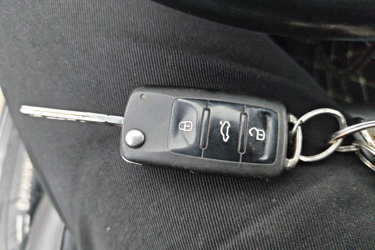 Used Volkswagen Sagitar 2014 1.6L Automatic Comfort Model Vehicle Key