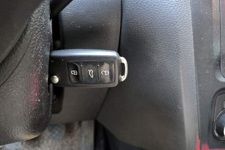 Used Volkswagen Sagitar 2014 Revised Version 1.6L Manual Comfort Edition Vehicle Key