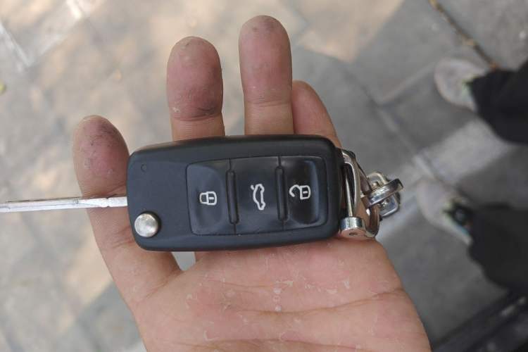 Used Volkswagen Sagitar 2014 1.6L Manual Comfort Model Vehicle Key