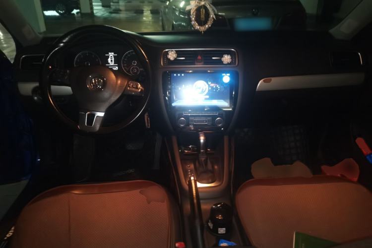 Used Volkswagen Sagitar 2014 1.4TSI Automatic Luxury Model Center Console