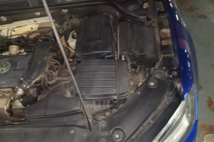 Used Volkswagen Sagitar 2014 1.4TSI Automatic Luxury Model Engine Bay Left