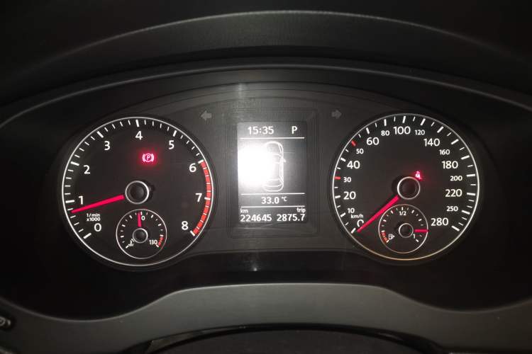 Used Volkswagen Sagitar 2014 1.4TSI Automatic Luxury Model Instrument Cluster