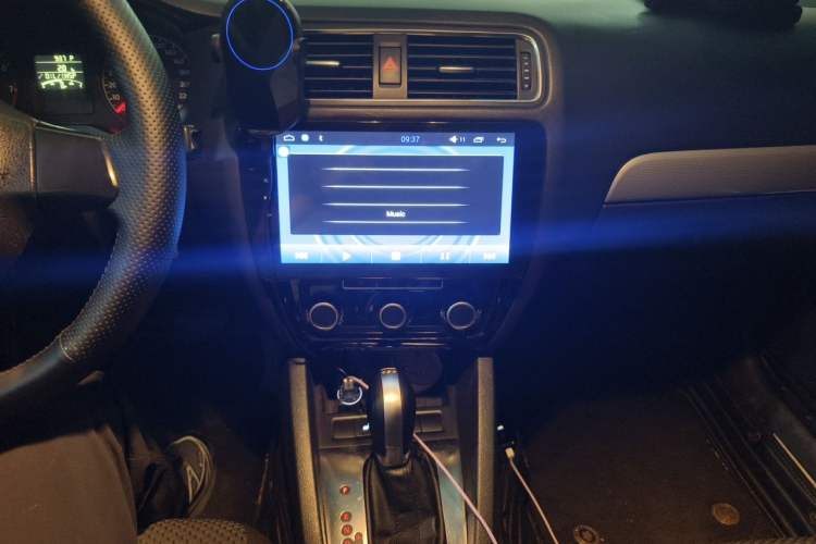 Used Volkswagen Sagitar 2014 Revised Version 1.6L Automatic Leading Edition Audio And AC Panel