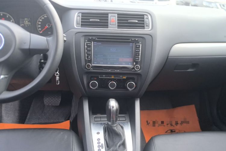 Used Volkswagen Sagitar 2014 Revised Version 1.6L Automatic Comfort Edition Audio And AC Panel