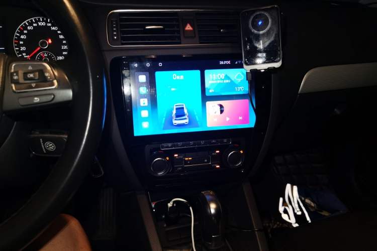 Used Volkswagen Sagitar 2014 Revised Version 1.4TSI Automatic Luxury Edition Audio And AC Panel