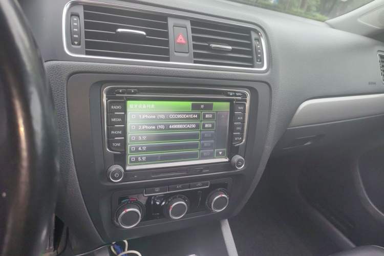Used Volkswagen Sagitar 2014 1.6L Automatic Comfort Model Audio And AC Panel