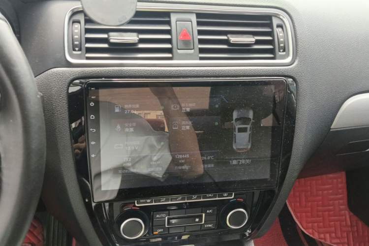 Used Volkswagen Sagitar 2014 Revised Version 1.4TSI Automatic Luxury Edition Audio And AC Panel