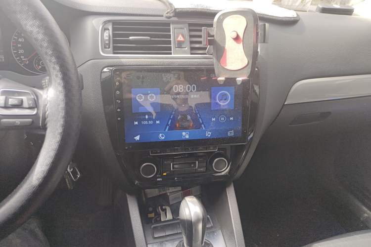 Used Volkswagen Sagitar 2014 Revised Version 1.4TSI Automatic Luxury Edition Audio And AC Panel