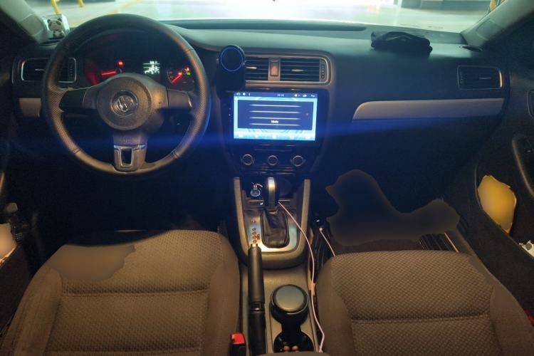 Used Volkswagen Sagitar 2014 Revised Version 1.6L Automatic Leading Edition Center Console
