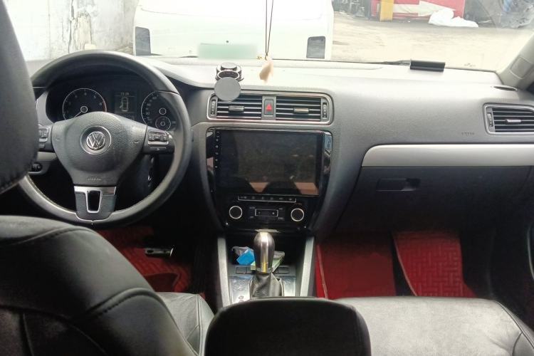 Used Volkswagen Sagitar 2014 Revised Version 1.4TSI Automatic Luxury Edition Center Console