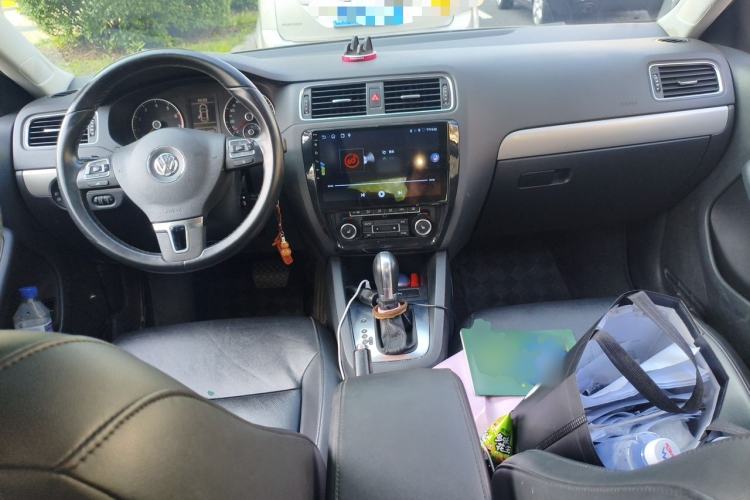 Used Volkswagen Sagitar 2014 Revised Version 1.4TSI Automatic Luxury Edition Center Console
