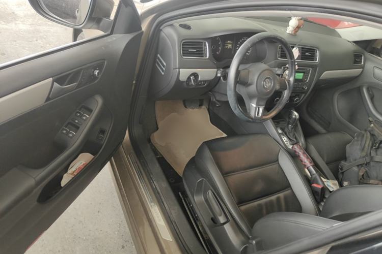 Used Volkswagen Sagitar 2014 Revised Version 1.6L Automatic Comfort Edition Driver Seat