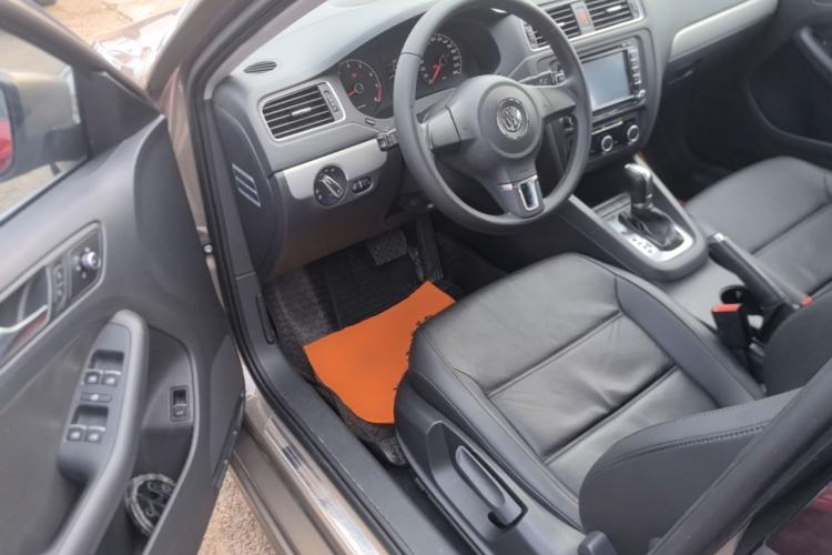 Used Volkswagen Sagitar 2014 Revised Version 1.6L Automatic Comfort Edition Driver Seat